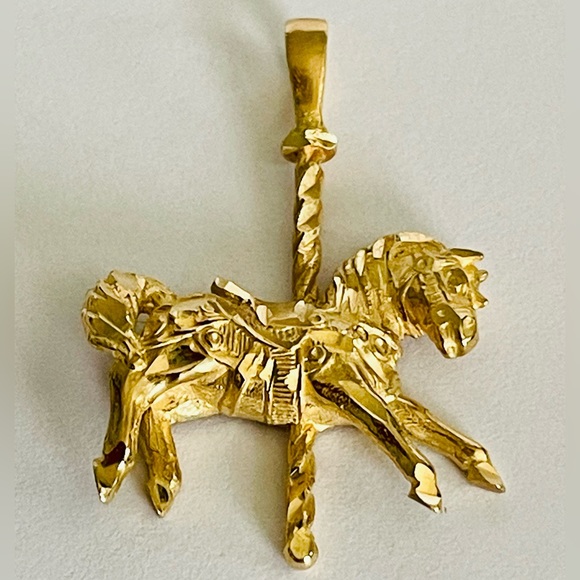 Solid 14kt yellow gold Carousel Horse Charm / Pendant - Picture 1 of 6